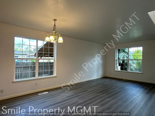 15643 SE Kensington Dr in Clackamas, OR - Building Photo - Building Photo