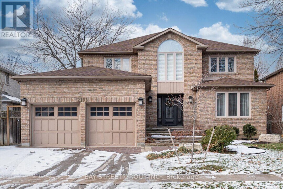 2191 Dunvegan Ave in Oakville, ON - Building Photo