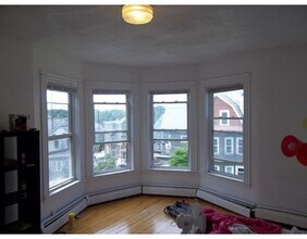 157 Central St in Somerville, MA - Building Photo - Building Photo