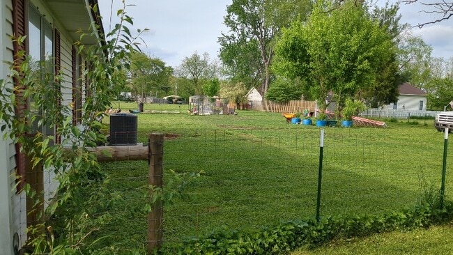 210 Tatertown Rd in Paris, TN - Building Photo - Building Photo