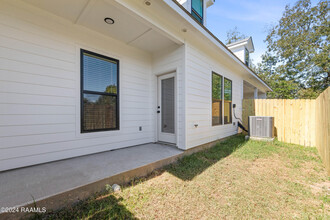 103 Foster Grove Drive in Youngsville, LA - Foto de edificio - Building Photo