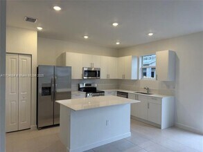 145 SW 184th Pl in Pembroke Pines, FL - Building Photo - Building Photo