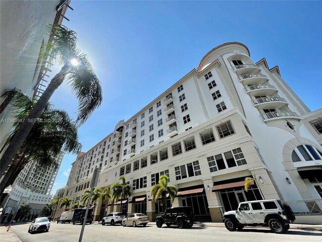 2030 Douglas Rd in Miami, FL - Foto de edificio - Building Photo