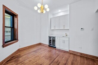 2624 N Albany Ave in Chicago, IL - Foto de edificio - Building Photo