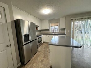 15745 SE Alder St in Portland, OR - Building Photo - Building Photo