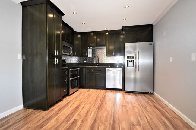 5030 Greenberry Dr in Sacramento, CA - Building Photo - Building Photo