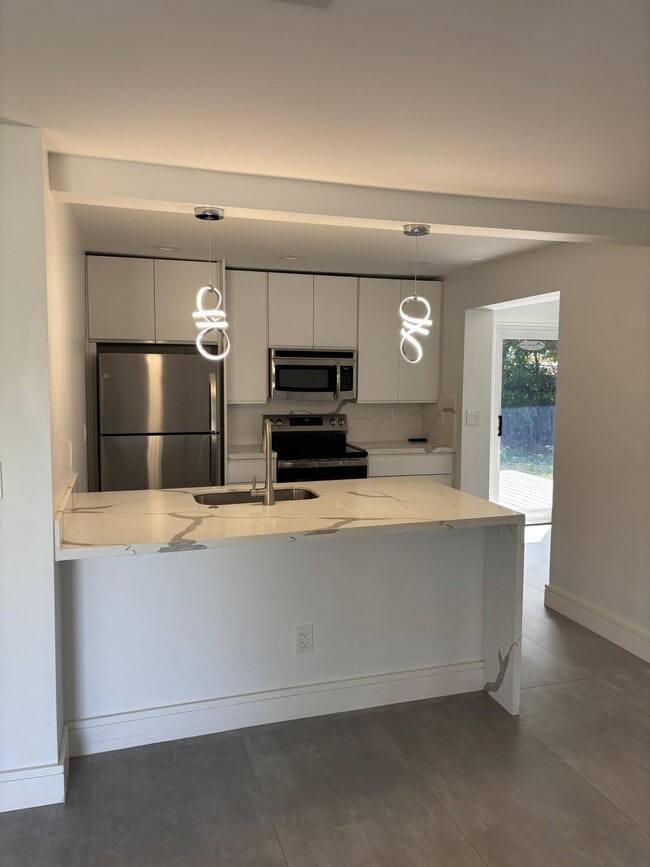 930 NE 24th St in Pompano Beach, FL - Building Photo - Building Photo