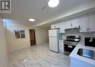 447 Grindstone Trl in Oakville, ON - Building Photo - Building Photo