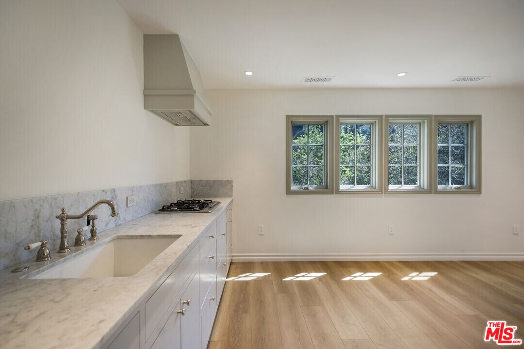 3132 Belden Dr in Los Angeles, CA - Building Photo