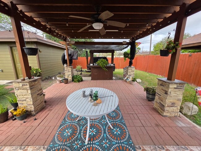 209 La Silla Dr in Brownsville, TX - Building Photo - Building Photo