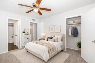 Scenic Pines Apartments in Longview, TX - Foto de edificio - Building Photo