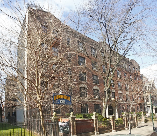 196 Clinton Ave in Brooklyn, NY - Foto de edificio - Building Photo