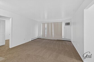 22330 W Warren Ave in Detroit, MI - Foto de edificio - Building Photo