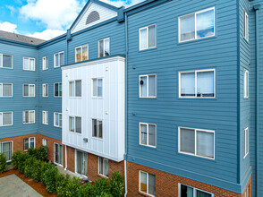 Webster Court Senior Apartments in Kent, WA - Building Photo - Building Photo