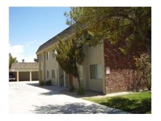 426 N Buena Vista St in Hemet, CA - Foto de edificio - Building Photo