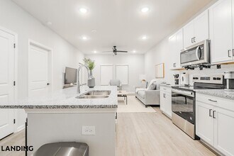 1650 Harris Hill Rd, Unit 07-7307 in San Marcos, TX - Foto de edificio - Building Photo