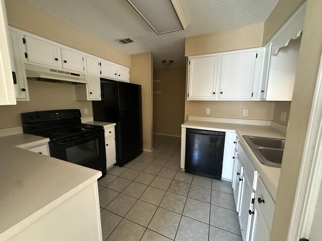 2111 Timberwood Ln in Russellville, AR - Foto de edificio - Building Photo