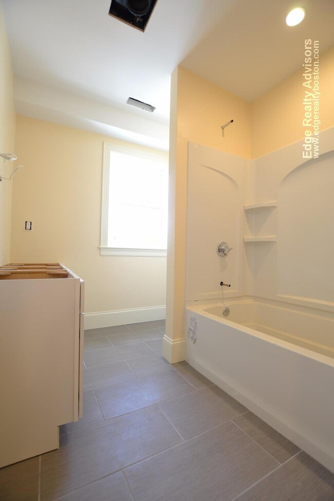 26 Bothwell Rd, Unit 1 in Boston, MA - Building Photo - Building Photo