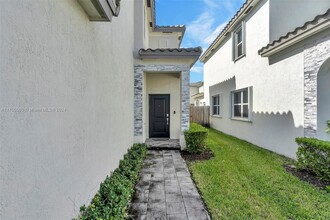 1370 SE 26th Ter in Homestead, FL - Building Photo - Building Photo