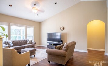 218 S Parkinson Pl in Eagle, ID - Building Photo - Building Photo