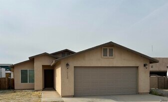 10266 S Tornado Ave in Yuma, AZ - Building Photo
