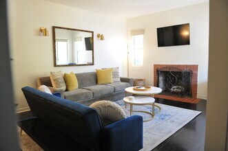 4927 Forman Ave in North Hollywood, CA - Building Photo - Building Photo