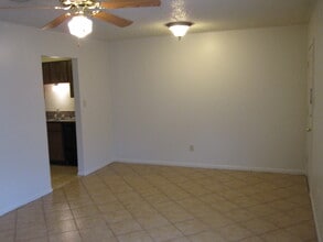 104 Stanford Dr, Unit 104 Stanford Dr Apt C in Lafayette, LA - Foto de edificio - Building Photo