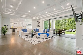 126 N Canyon View Dr in Los Angeles, CA - Building Photo - Building Photo