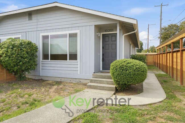 10201-10203 17th Ave SW