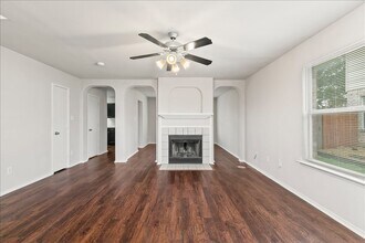 3920 Malibu Sun Dr in Fort Worth, TX - Foto de edificio - Building Photo