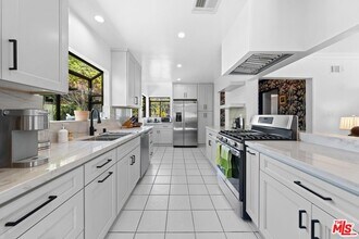 7449 Kentwood Ave in Los Angeles, CA - Building Photo - Building Photo