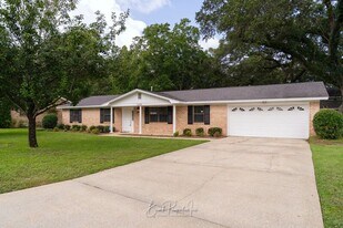 6395 Duquesne Dr in Pensacola, FL - Building Photo