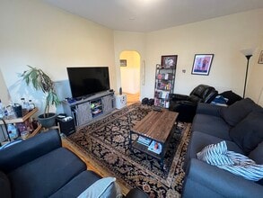 29 Cameron Ave, Unit 1 in Somerville, MA - Building Photo - Building Photo