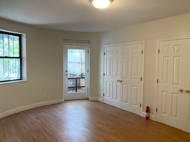 609 Massachusetts Ave, Unit 2 in Boston, MA - Foto de edificio - Building Photo