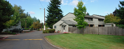 Sandalwood Apartments in Salem, OR - Building Photo - Building Photo