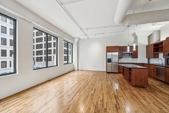 705 Main St in Houston, TX - Building Photo - Building Photo