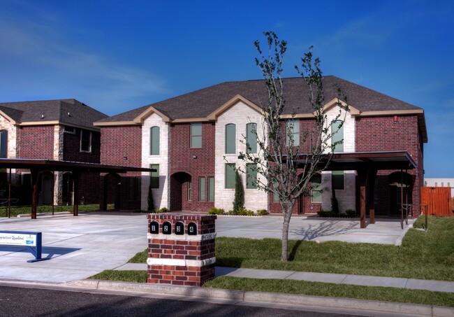 211 S 48th Ln in McAllen, TX - Foto de edificio - Building Photo