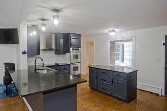 122 Lake St in South Windsor, CT - Building Photo - Building Photo