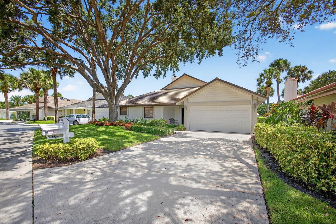 17001 Freshwind Cir in Jupiter, FL - Building Photo
