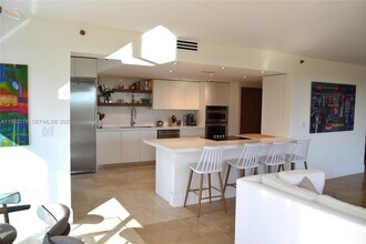 11113 Biscayne Blvd in Miami, FL - Foto de edificio - Building Photo