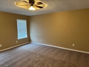 5331 Lauri Ln in Bossier City, LA - Building Photo - Building Photo