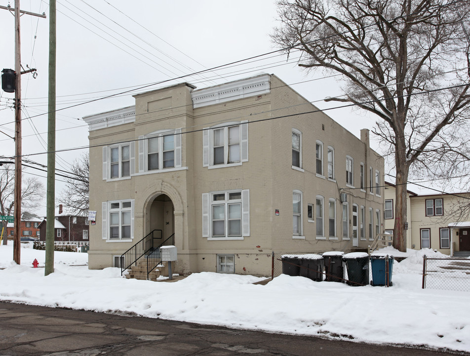 238 W Wesley St in Jackson, MI - Building Photo