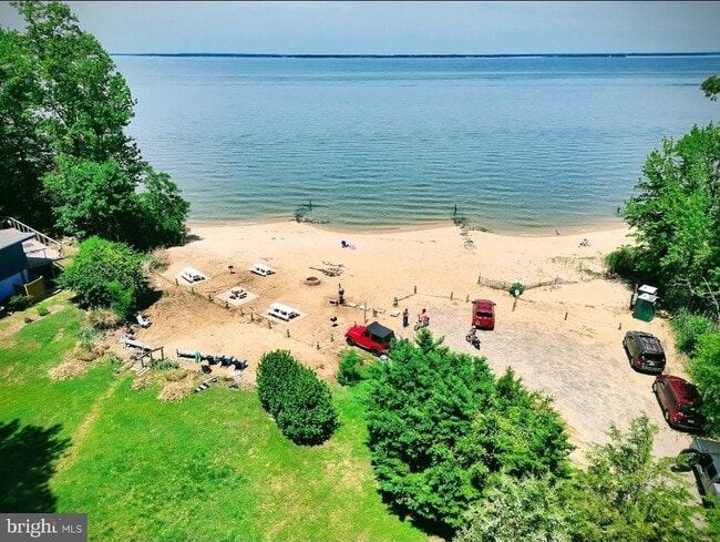 2492 N Independence Dr in Montross, VA - Building Photo - Building Photo