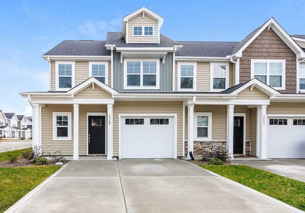 7248 Bellacroft Dr in Leland, NC - Building Photo