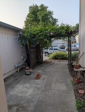 991 Stanislaus Way in Santa Rosa, CA - Building Photo - Building Photo