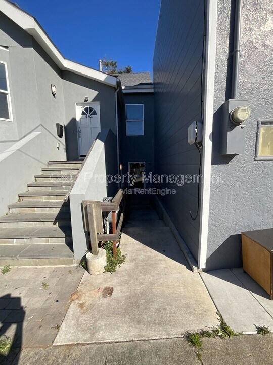 184 Los Olivos Ave in Daly City, CA - Building Photo