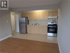 468 Ottawa St N in Hamilton, ON - Building Photo - Building Photo