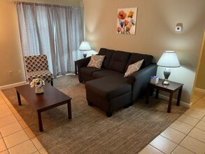 1700 SW 16th Ct, Unit APT B-4 in Gainesville, FL - Foto de edificio - Building Photo