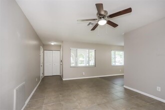 1827 Massachusetts Ave NE in St. Petersburg, FL - Building Photo - Building Photo