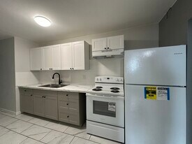 4 Front St E in Kawartha Lakes, ON - Building Photo